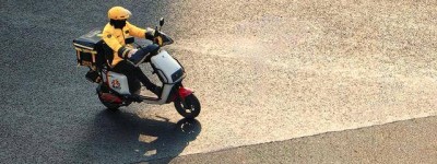 外卖大战周年考：美团贴身肉搏亏了234亿，王兴透露“今年一季度持续减亏”