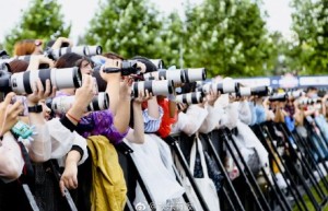 超强偶像阵容齐聚粉丝嘉年华，佳能大白掀起追星饭拍狂潮