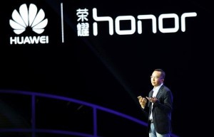 荣耀总裁赵明谈互联网手机下半场：先内部调整 暂不涨价