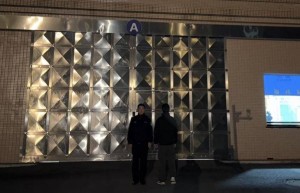 无人机吊运木头，牵引绳缠上高压线致区域停电！涉事公司赔8000元，飞手违规飞行被拘5日