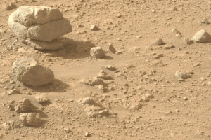 星上出现一摞整齐叠放的石头，科学家：肯定不是人干的