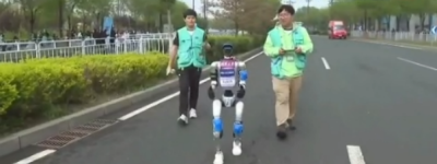 全球首场机器人马拉松:热闹背后的那些事