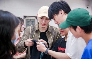 鸿星尔克董事长吴荣照于人民日报谈国货如何讲好中国故事