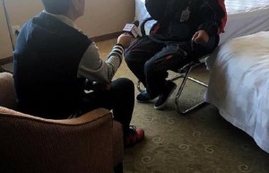 快递员蹭轿车被打:当时未还手还口 赔了400元