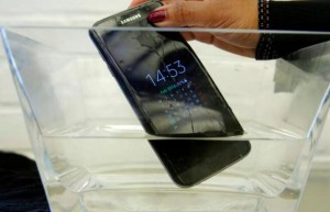 三星手机真的能防水？这家评测机构发现：然而并不能