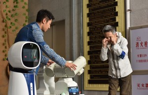 朗驰巡检机器人，上《极客出发》秀全能搜索火眼金睛