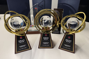 001 号认证 + 双料大奖！迪家智能 Cyberjoy、前程纵横领跑鸿蒙外设生态