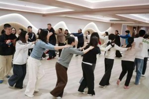 盘古树教育赋能教师成长，携手灯湖中学开展班主任及管理团队培训