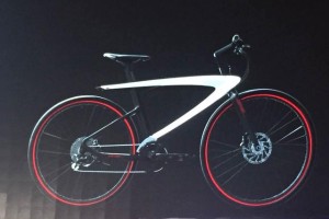 乐视体育发布首款智能自行车 最低3999元